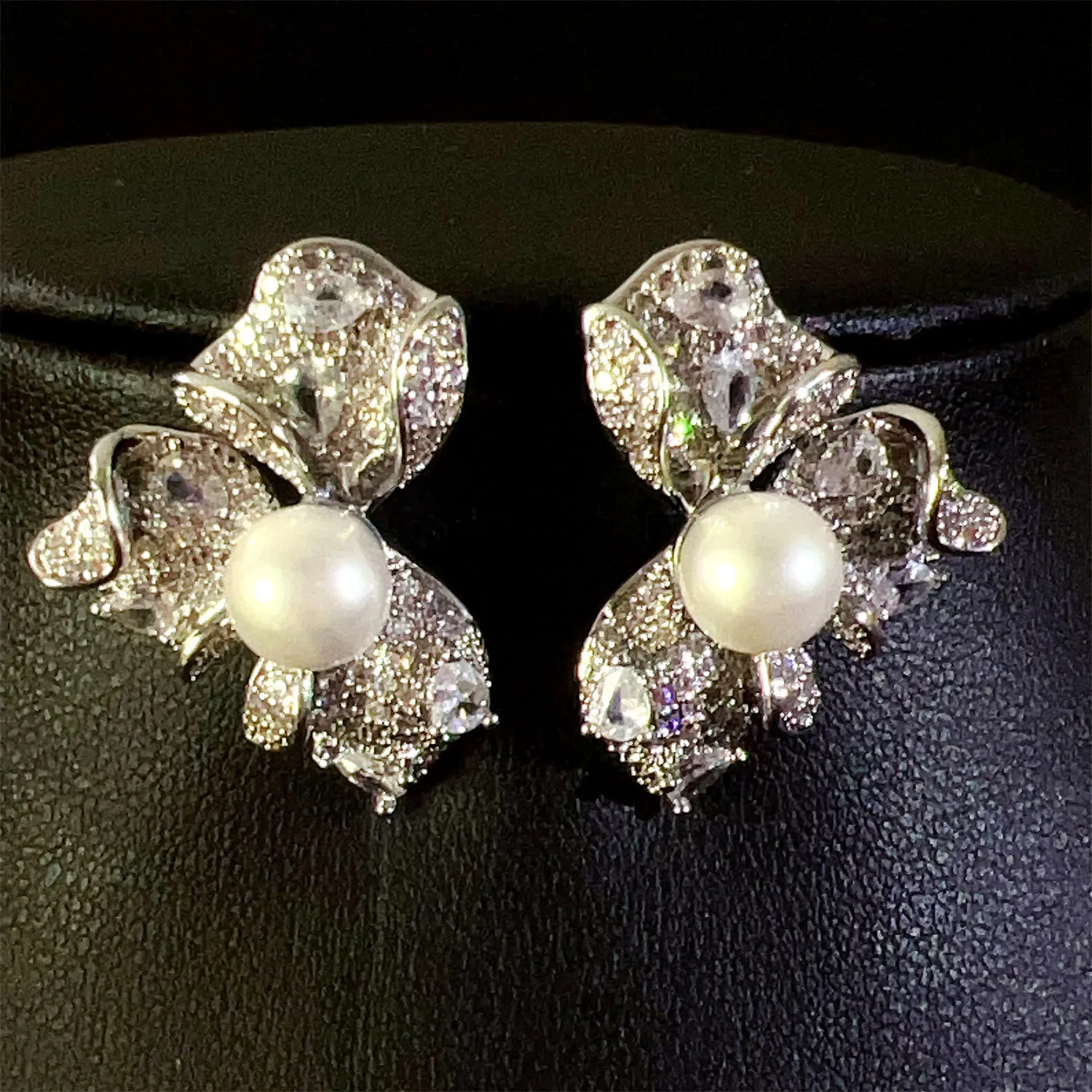

Dubai Women's Elegant Earrings Fine Glitter Petal Shape Pearl Costume Jewelry Set for Holiday Gifts Party Wedding Travel E335