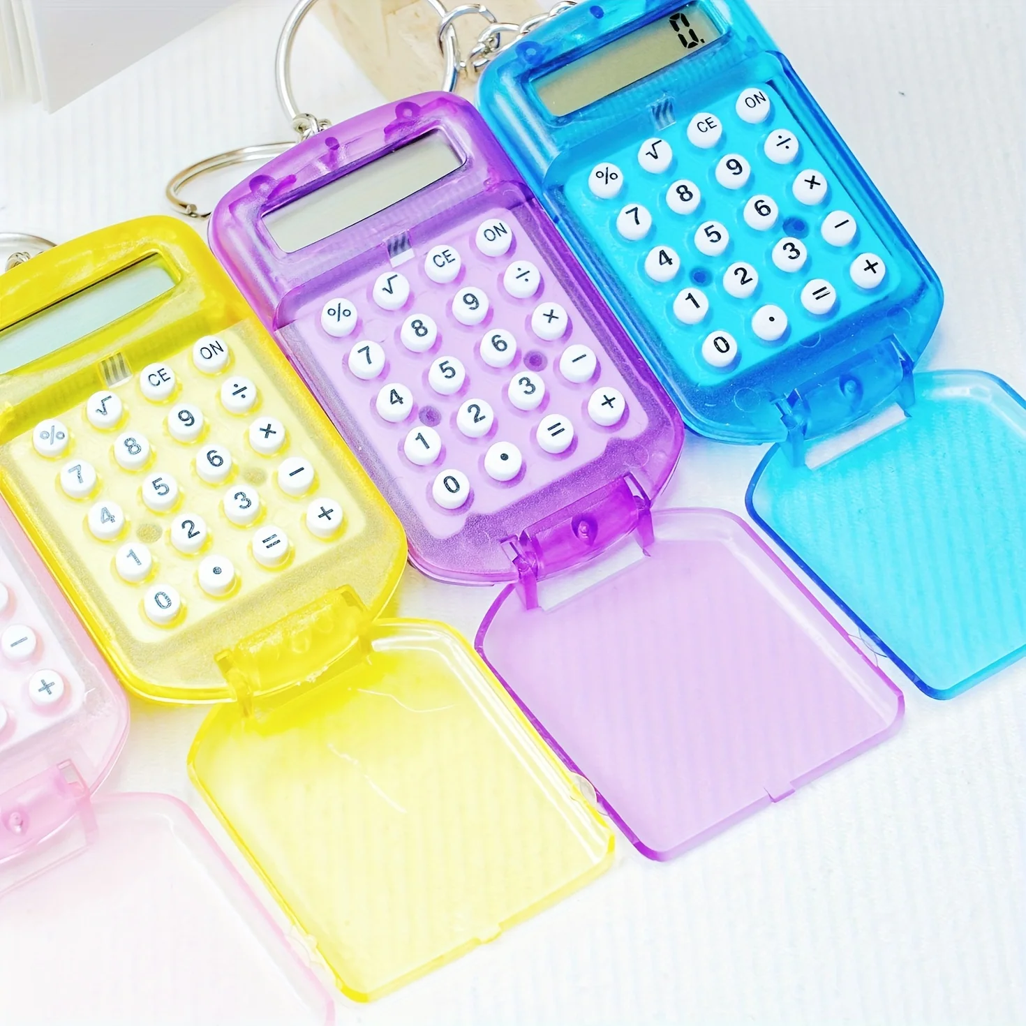 Mini calculadora de 8 bits, llavero exquisito, calculadora abatible colgante, suministros para estudiantes, Color gelatina, acceso diario de aprendizaje portátil