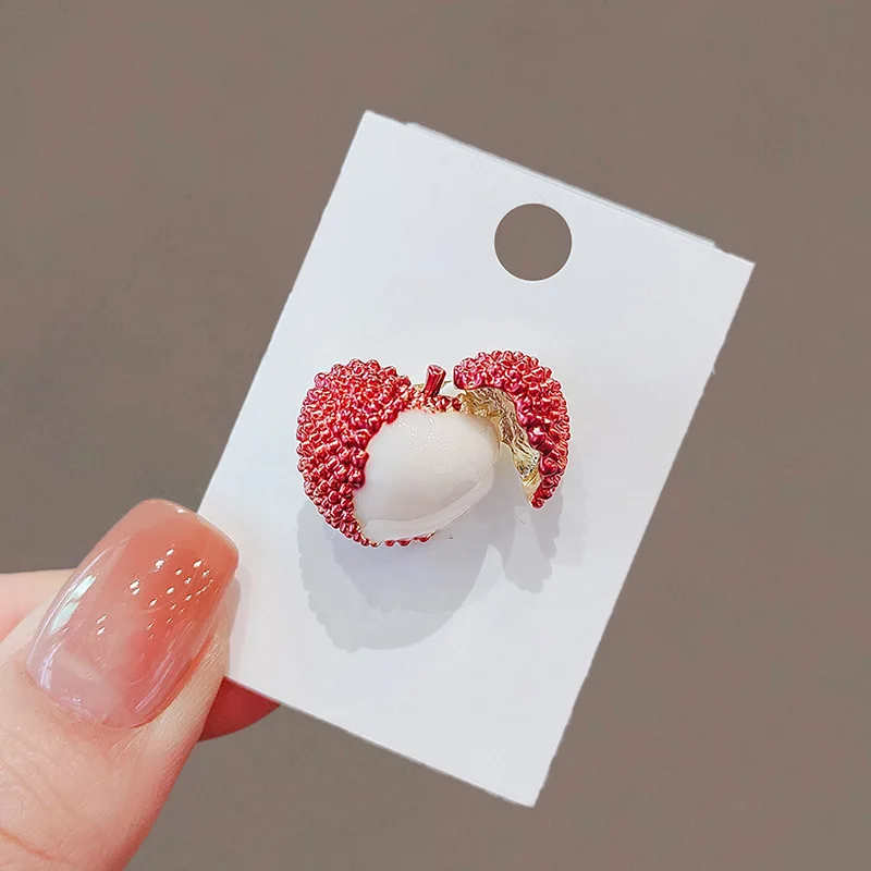 

Fashion Petite Fruit Lychee Brooch High-end Feel Exquisite Opening Pin Mini Chest Flower Summer Anti Glare Collar Pin For Women
