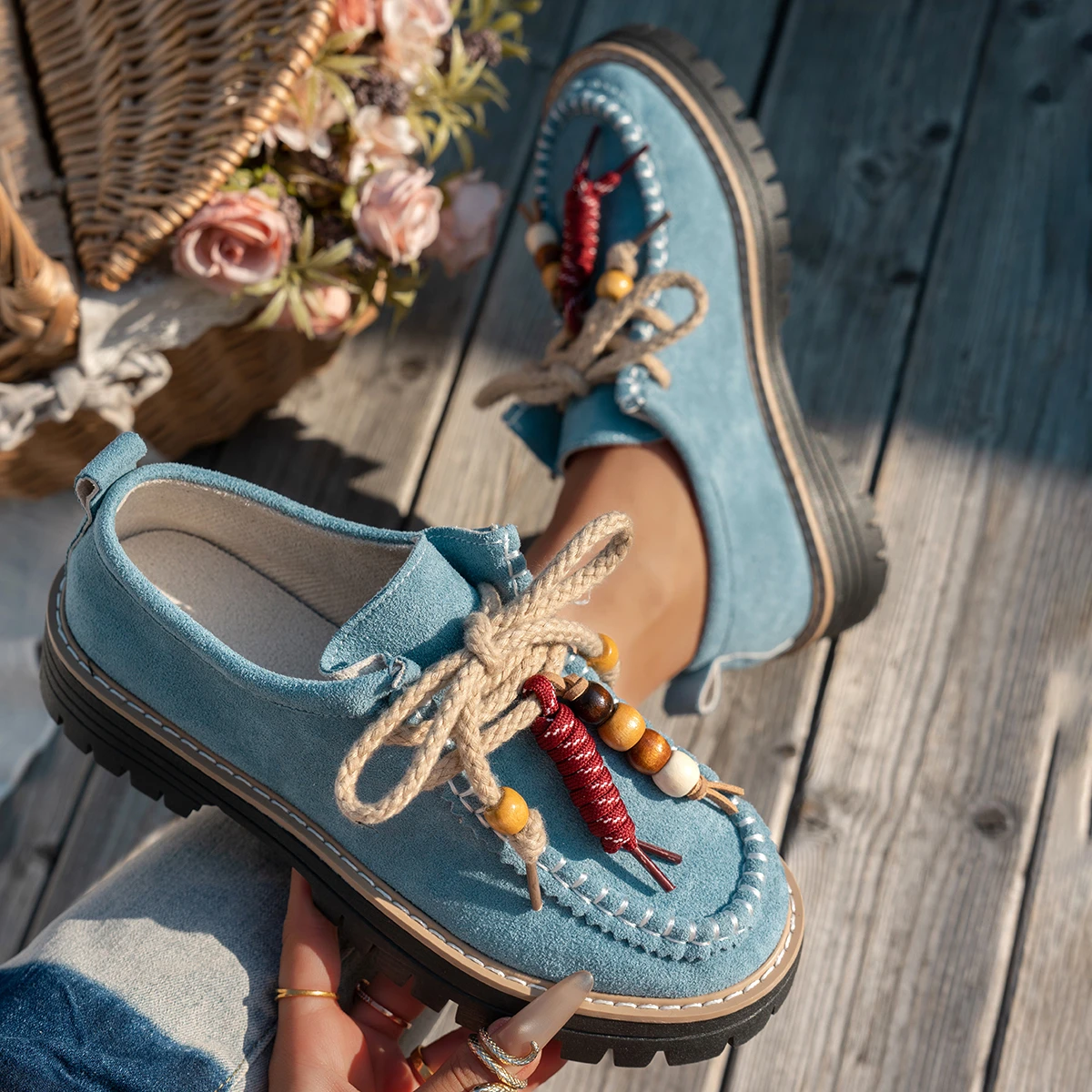 Flache Turnschuhe für Damen im Retro-Stil, runde Zehen, Schnür-String-Perlen-Schuhe für Damen, 2025, neue Freizeit, Frühling und Herbst, Turnschuhe für Damen