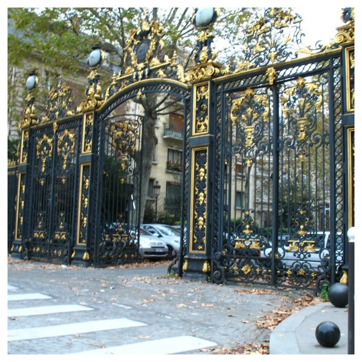 Custom Main Hand Forged Delicate Wrought Iron Security Steel Gate with Customized Design