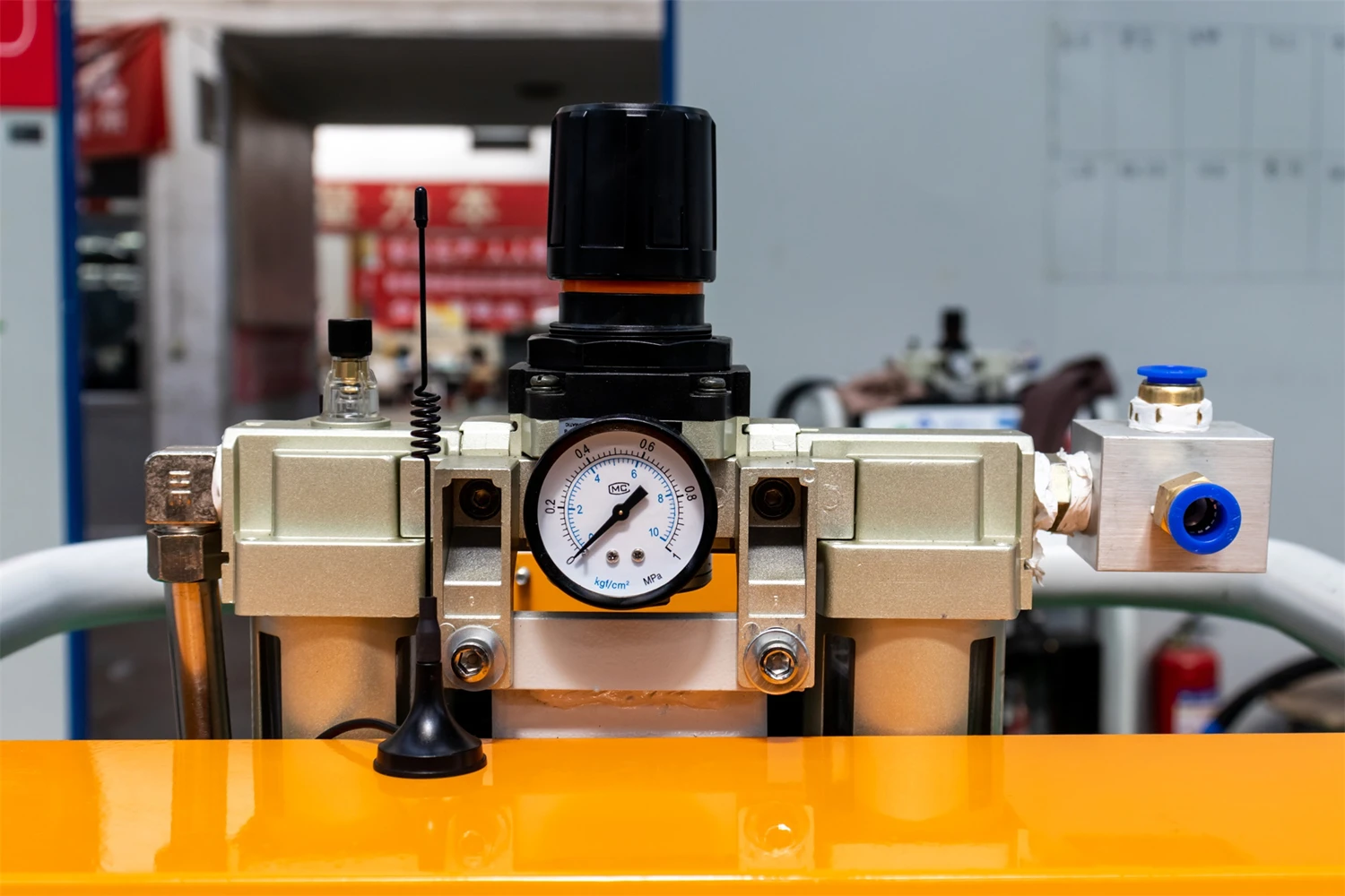 CNMC-R جهاز التحكم عن بعد PU آلة حقن رغوة البولي يوريثين لرش السيارات المبردة