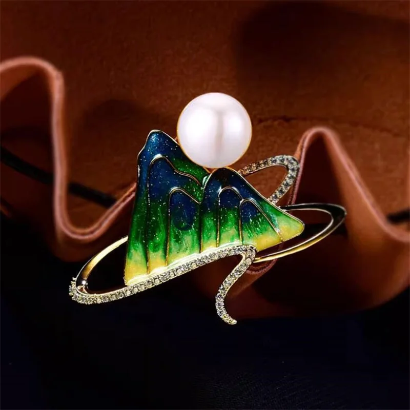 Vintage Hollow Mountain And River Map Brooches Shiny Rhinestone Enamel Landscape Painting Lapel Pins for Women Men Jewelry