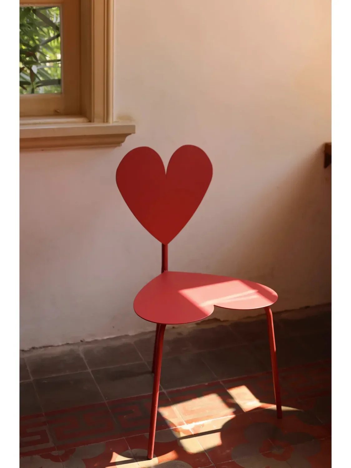 

Red Love Personalized Chair, Art Stool, Creative Photo-taking High-value Chair, Outdoor Decoration