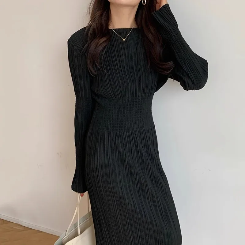 Korean High-End Women\'S Autumn Retro Simple Round Neck Pleated Design With Elastic Waist Bag And Hip Long Sleeved Dress