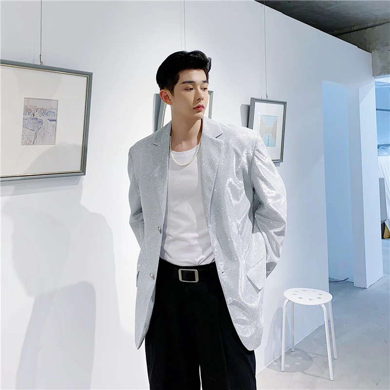 

Повседневный мужской костюм-пиджак из золотистой ткани, осенний, модный, для концертов, прямого кроя, с длинным рукавом, стандартный крой, с плоским воротником, на двух пуговиках.