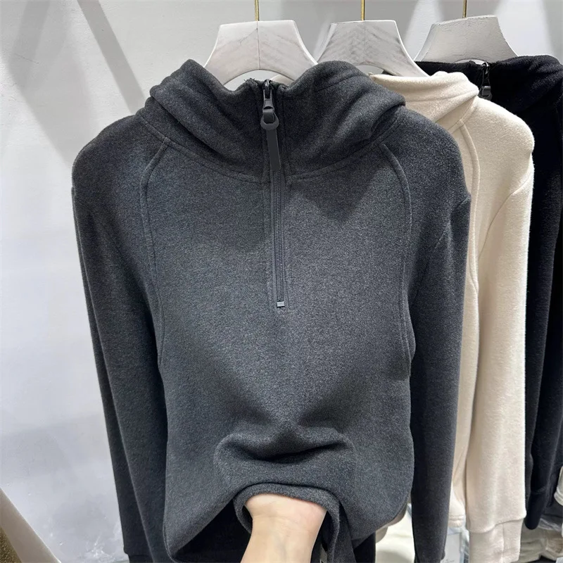 

Half zip hooded sweatshirt for women's warm base, 2024 new autumn and winter design sense top, hooded inner layer