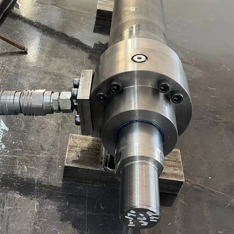 100/70 - 460 hydraulic cylinder, front and rear bushings mounted, front and rear flanges above oil level