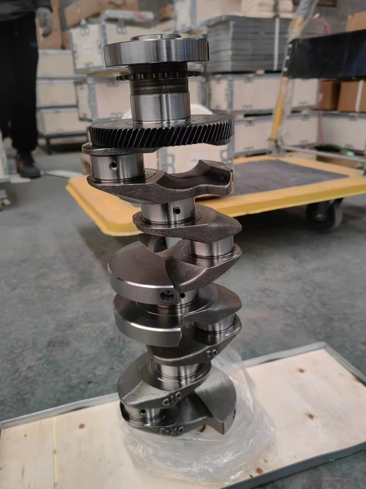 Applicable to Factory Engine Forged Crankshaft with Gears for Land Rover diesel 2.0 D AJ200  204DTD  SINGLE TURBO LR106466 ISO C