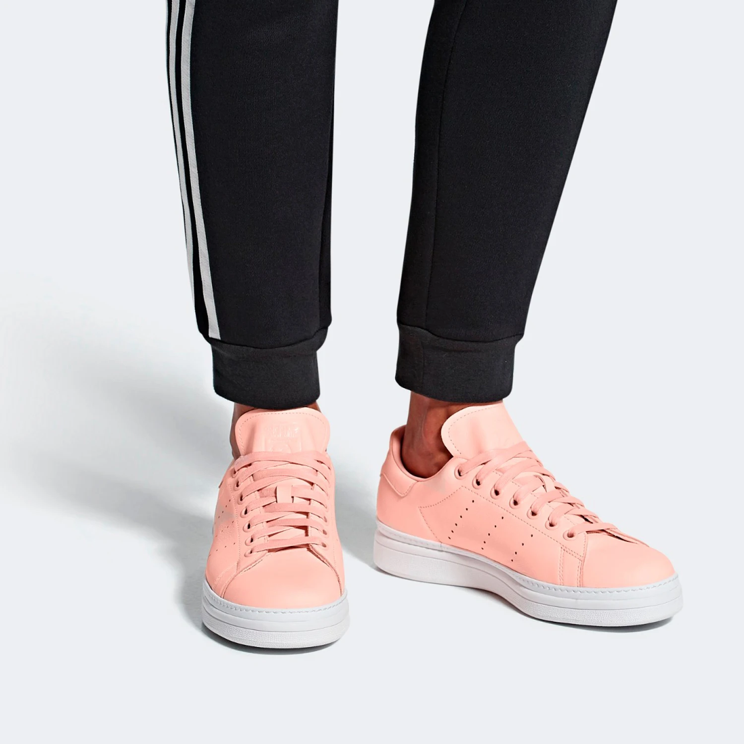 

Женские низкие кроссовки Adidas Genuine Originals Stan Smith B37361