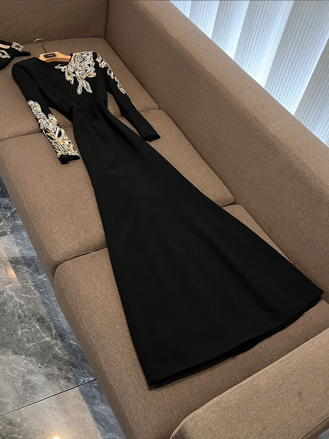   Długa suknia wieczorowa z bogatymi haftami i diamentowymi wstawkami Nowa kolekcja 2025 Faion Ci Commute Zimowa sezonowa odzież damska