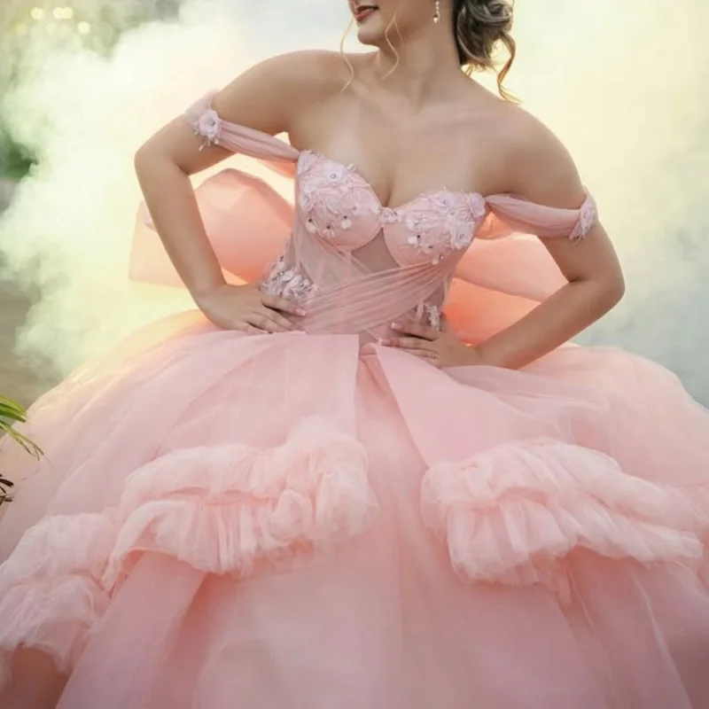 

Розовые платья Quinceanera по индивидуальному заказу, с открытыми плечами, аппликация, кружево, длинный хвост, многослойное платье Quinceanera, Vestido 15,