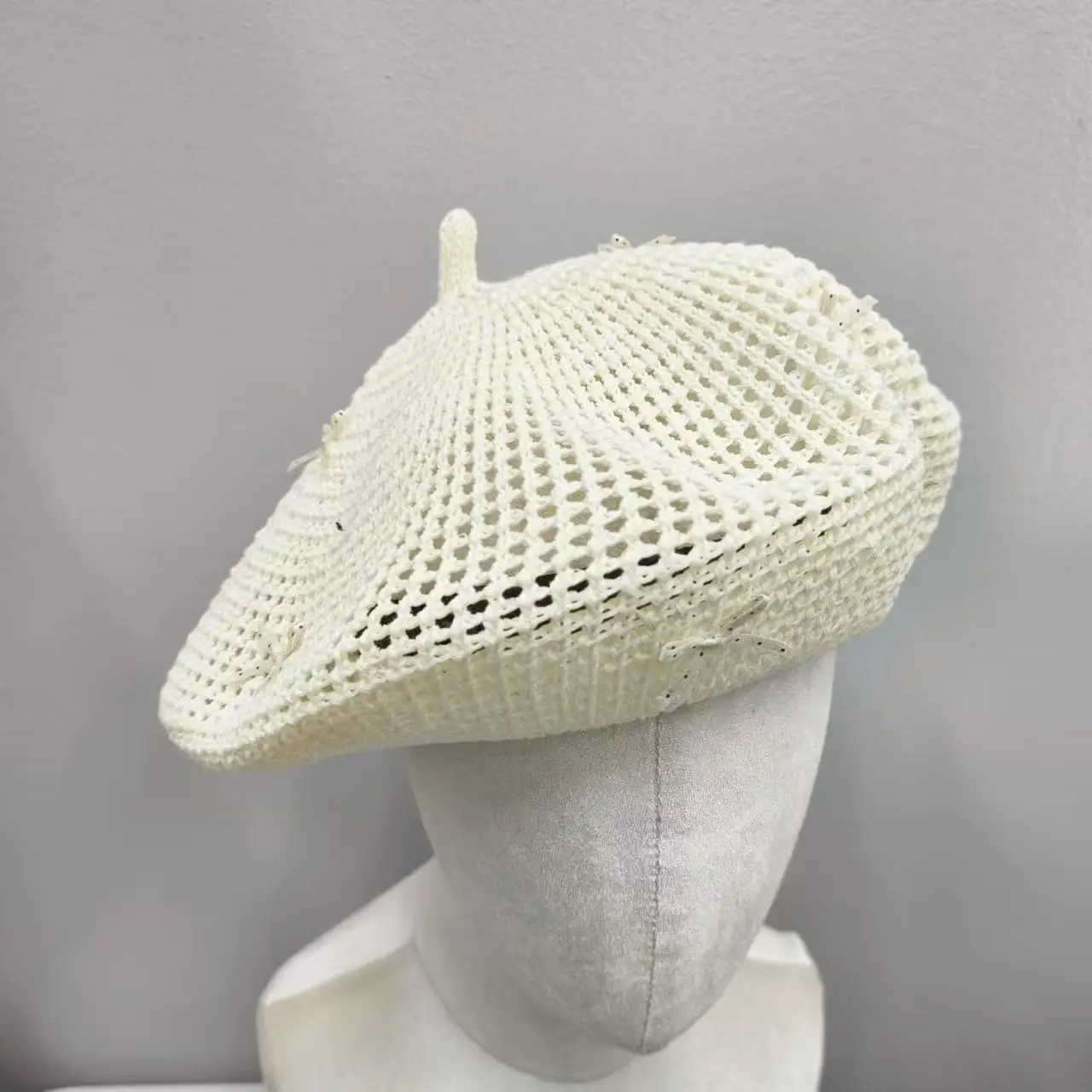 2026 New Hollowed Out Woven Restore Ancient Ways Tidal Current Beret Woman's Handmade Crochet Grass Woven Bandwagon Artist Hats