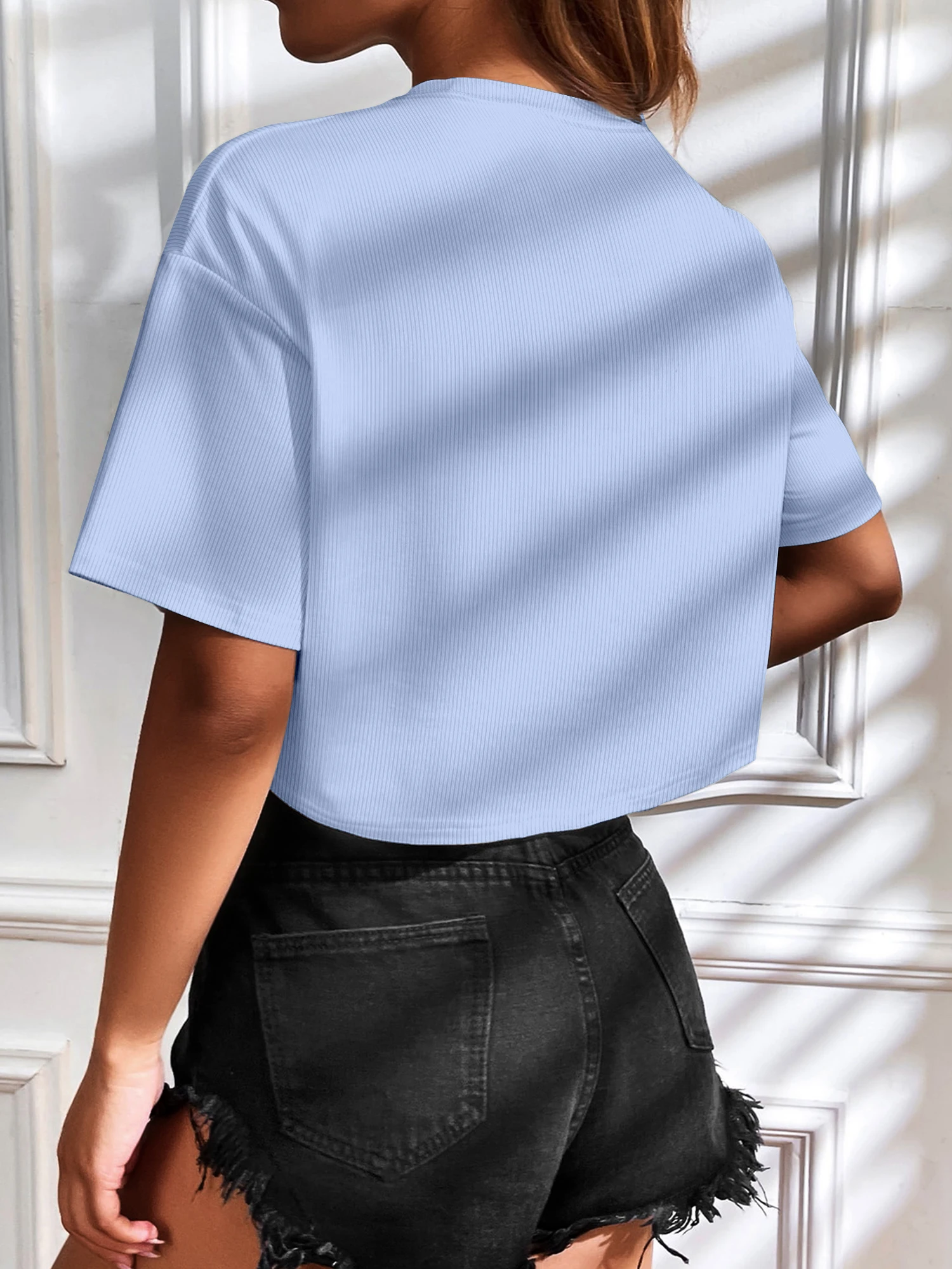 Damen-T-Shirt in Uni-Farbe mit kurzen Ärmeln, College-Stil, lässiges Crop-Top – Detail 11