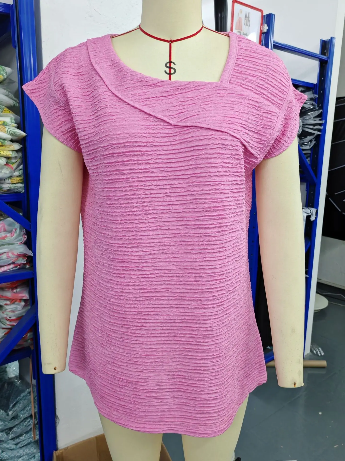 ¡Manténgase fresco y con estilo con nuestros camisetas sin mangas de moda para mujer!