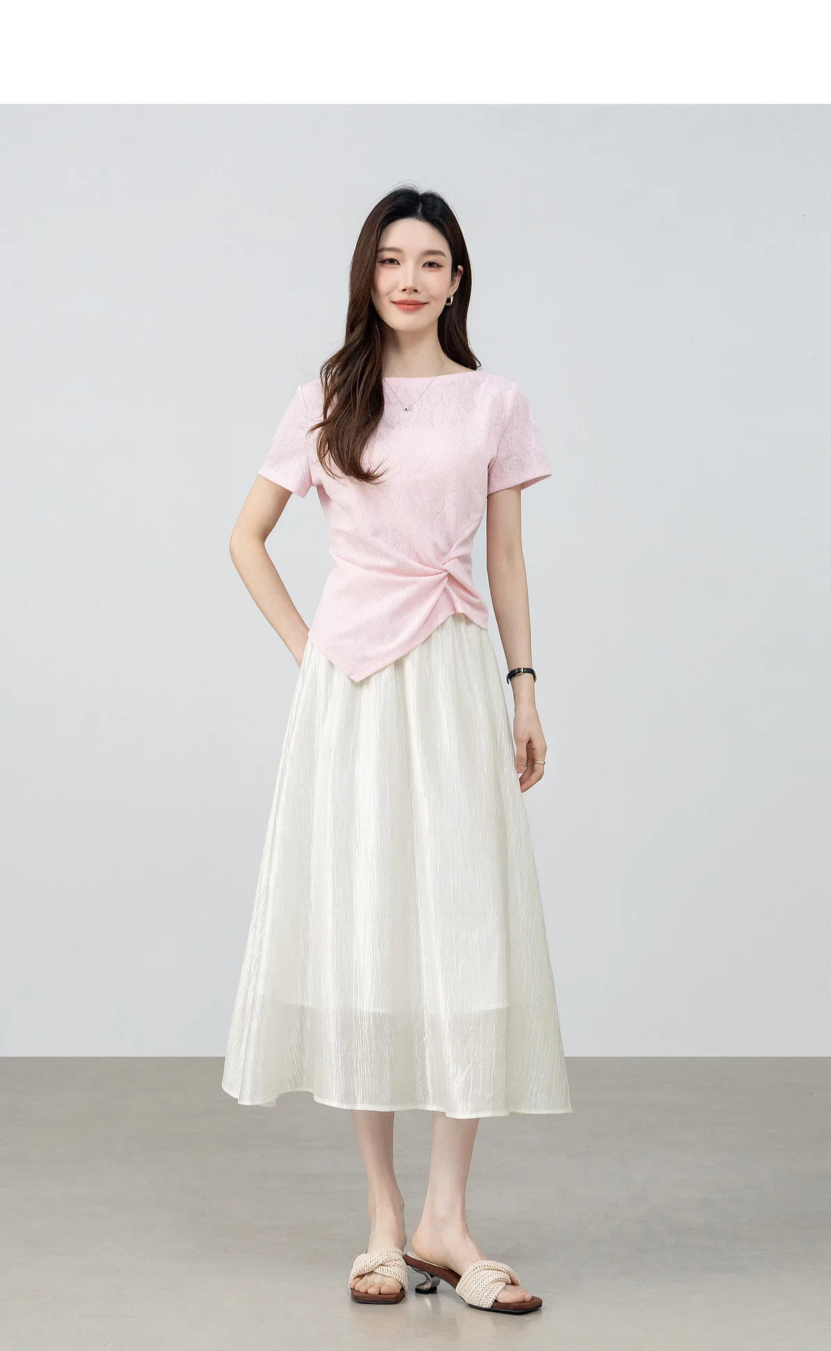 SENTUBILA Eleganter Satin-Plissee-Midirock für Damen, Sommer 2026, elastische Taille, glänzende Textur, fließender Rock für den Alltag 162QG6653 – Detail 4