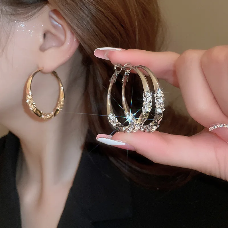 Luxury Exquisite Inlaid Sparkling Cubic Zirconia Hoop Earrings for Women Noble Romantic Engagement Wedding Party Fashion Jewelry