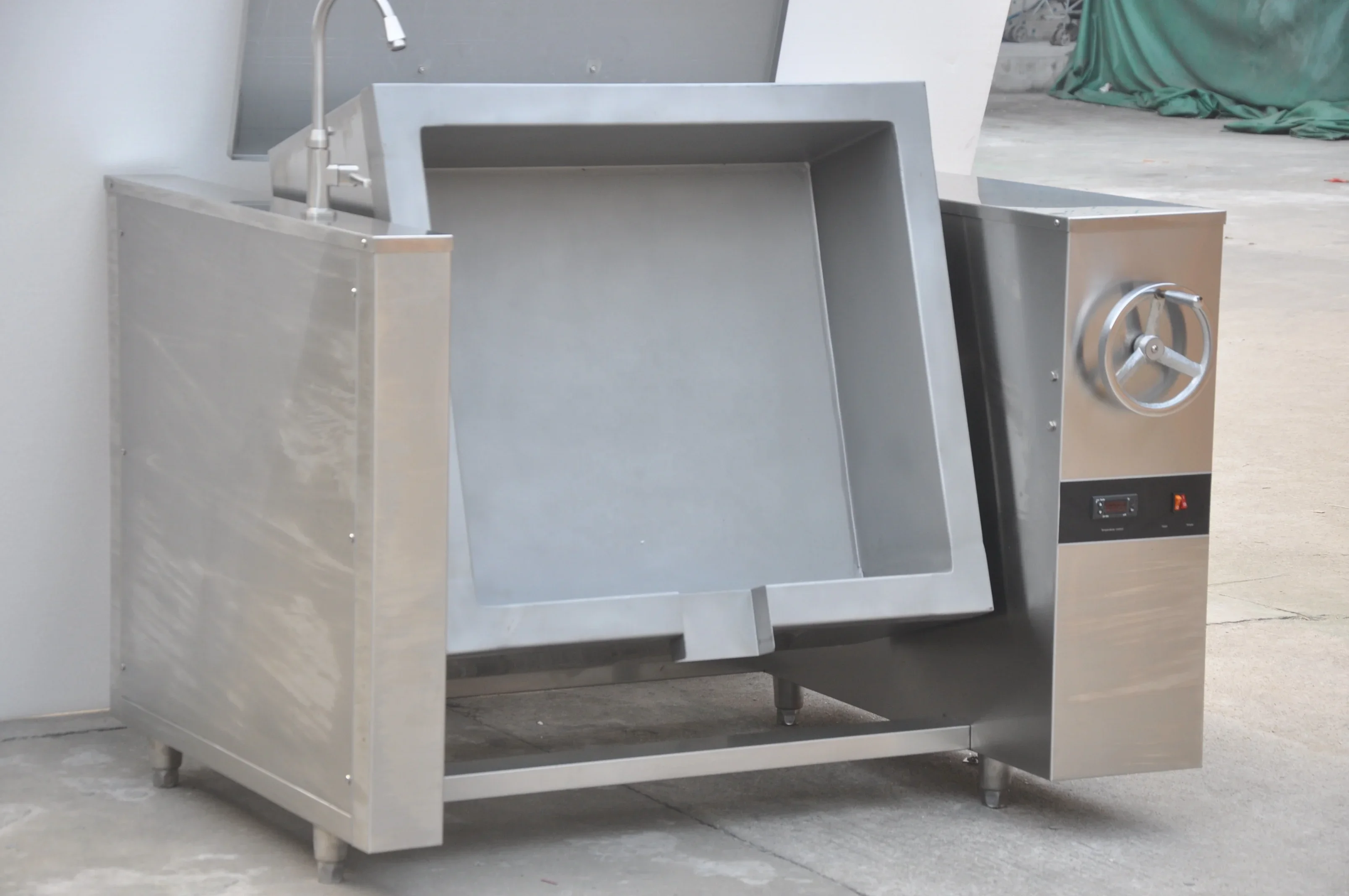 

Commercial Cooking Machine Industrial Tilt Saucepan 150L-320L