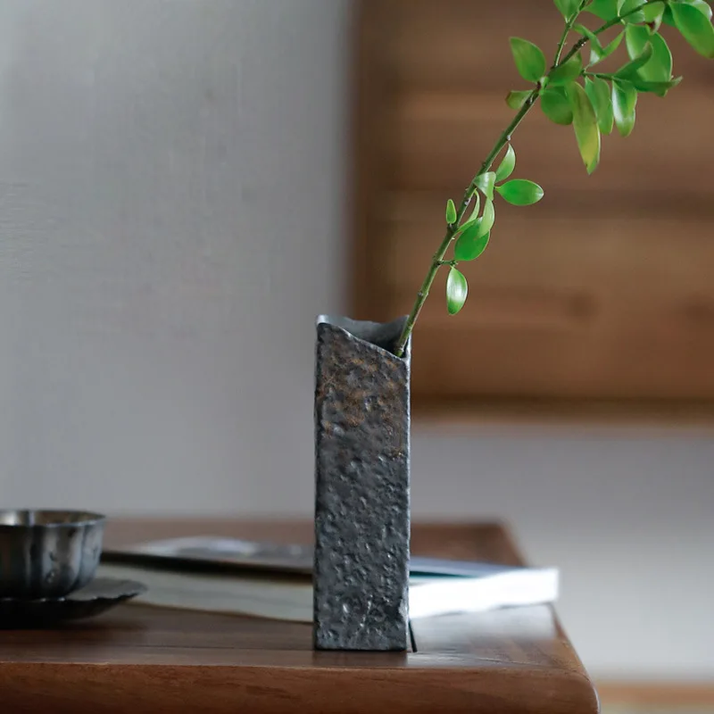 Koreanischer Stil, abstrakte I – Ikebana Vase Kenzan Bewertung und Preis