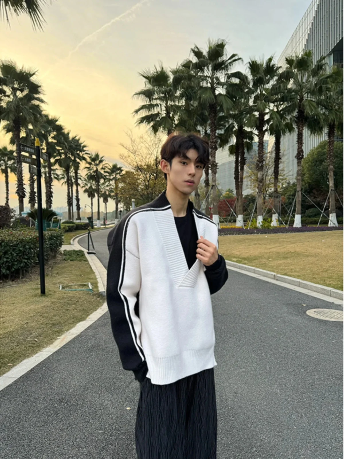 

Men's V-ne Knitwear Color Blo Low Collar Winter Faionable Sweater Casual Loose Fit Long Sve Polyester Fiber