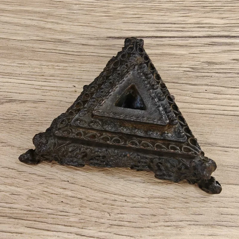 Nepalese Brass Fine-Crafted Base with Three-Sided Vajra and Dragon Head Design