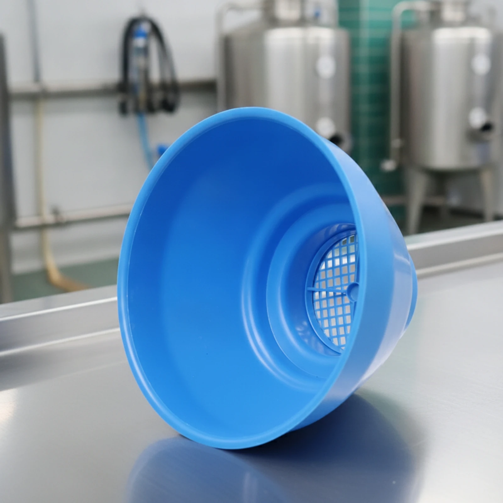 Milk Filter with Strainer Insert Sturdy Plastic Milk Strainer Easy-to-Rinse Large for Dairy Producers, Milking Parlors