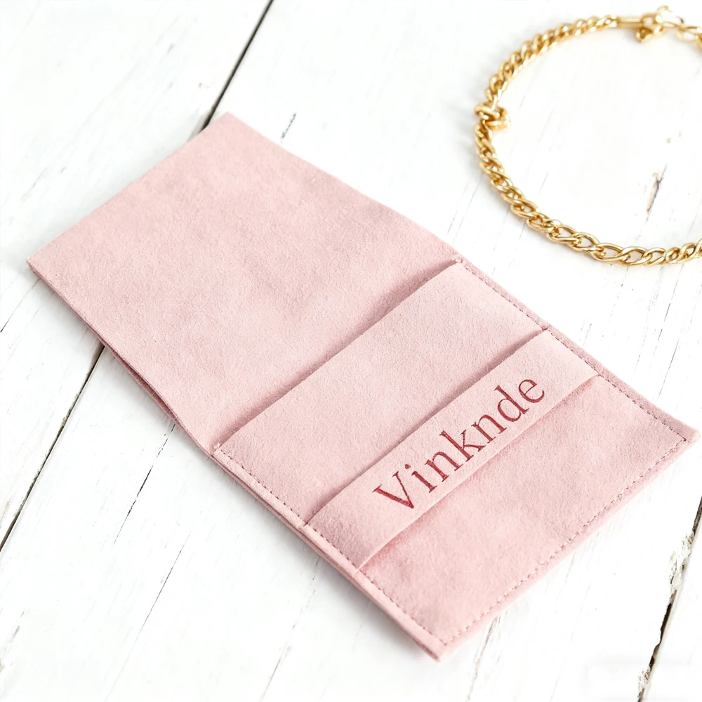 

100 шт., розовый конверт из микрофибры с логотипом, подарочная сумка для ювелирных изделий, свадебные сувениры для малого бизнеса для гостей, объемные сумки для конфет, подарочные сумки