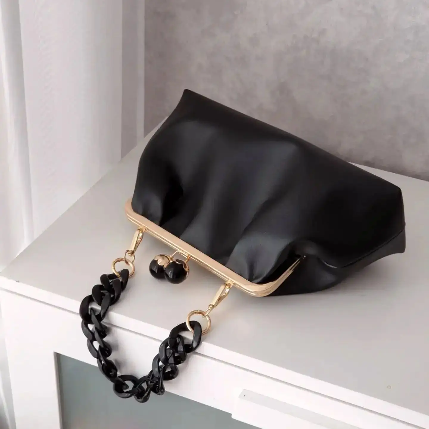 

LOST In Vintage Artificial Leather Bags Large Pearl Kiss Lock Gold Frame Clutch Evening Bags Puffy Fold Purse with Chain