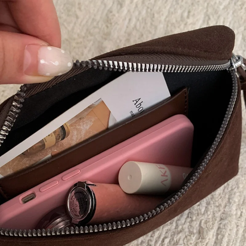 Retro camurça saco do mensageiro para as mulheres na moda estilo coreano saco de peito bolsa de ombro 2025 nova moda pequena praça saco do mensageiro