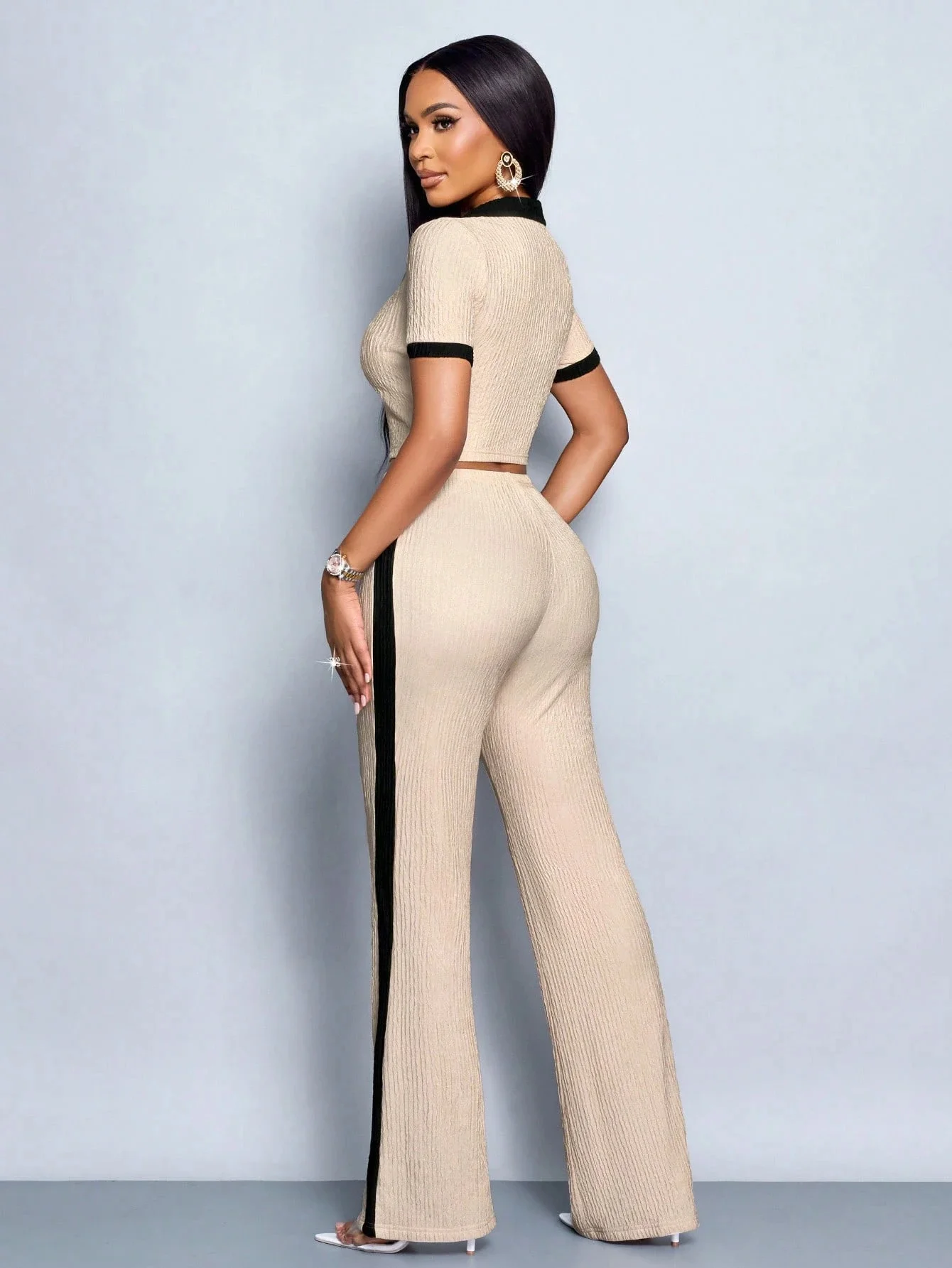 Women's Stylish and Elegant 2-Piece Set Featuring a Short Top and Loose, Wide-Leg Trousers (V-Neck, Short-Sleeve)