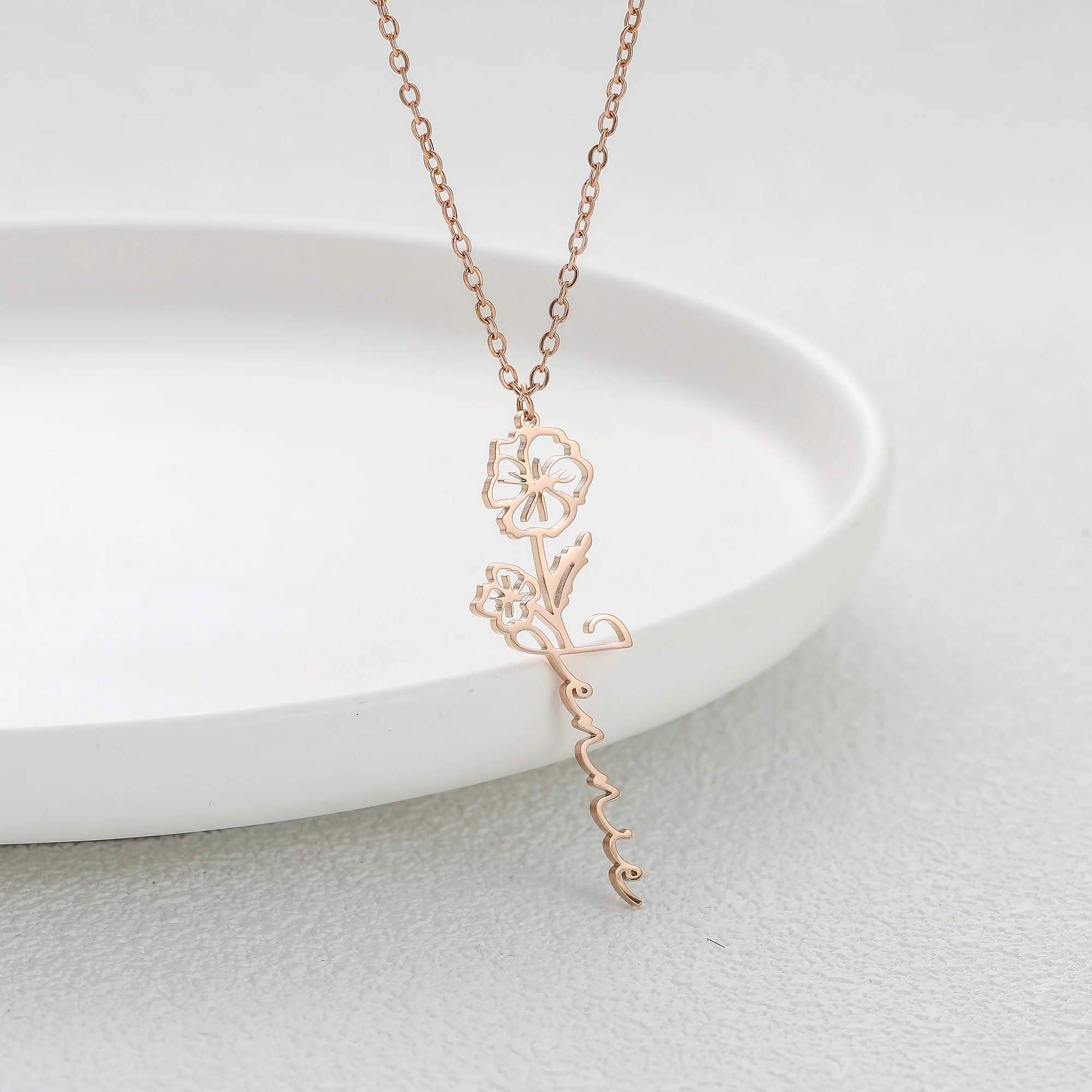 Collier Personnalisé en Or Plaqué 18K avec Pendentif en Forme de Fleur et Lettre d'Amour, Cadeau d'Anniversaire pour Femme