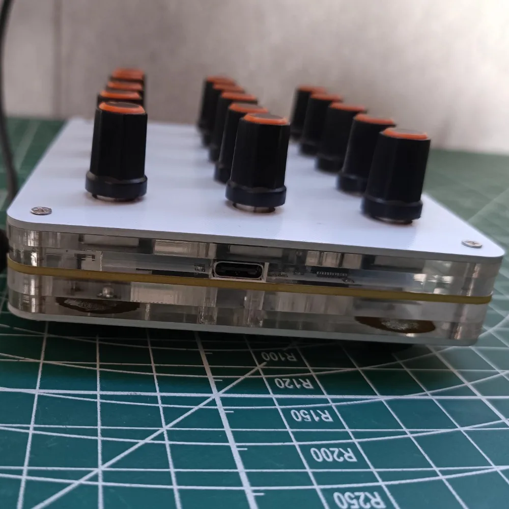 15-Knob MIDI CC Controller with Customizable Mapping - Compatible with Cubase, Logic, FL Studio, Studio One, Sonar