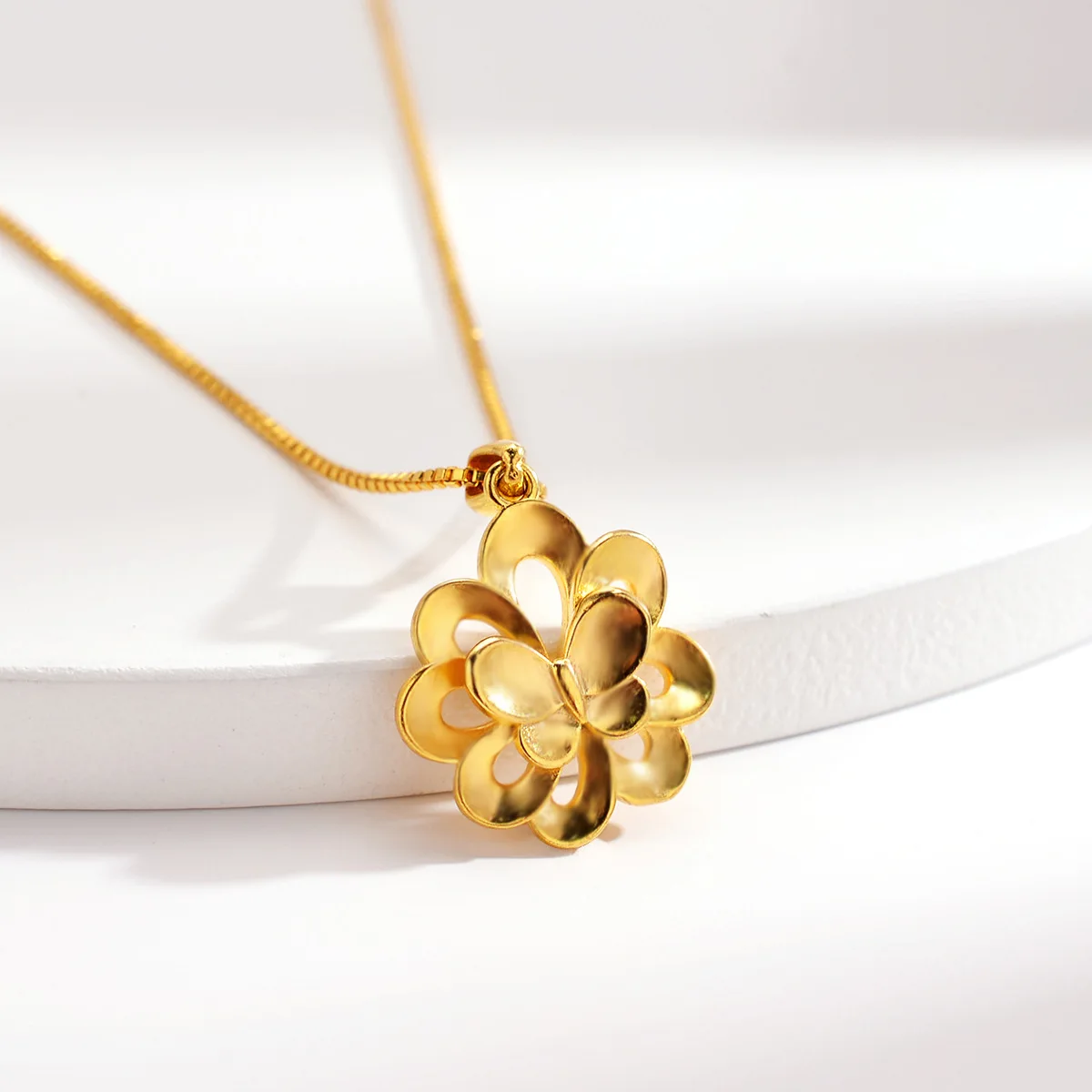 Boutique AU999 gold necklace for women Japanese and Korean fashion flower blossoming pendant flower pendant clavicle chain gift