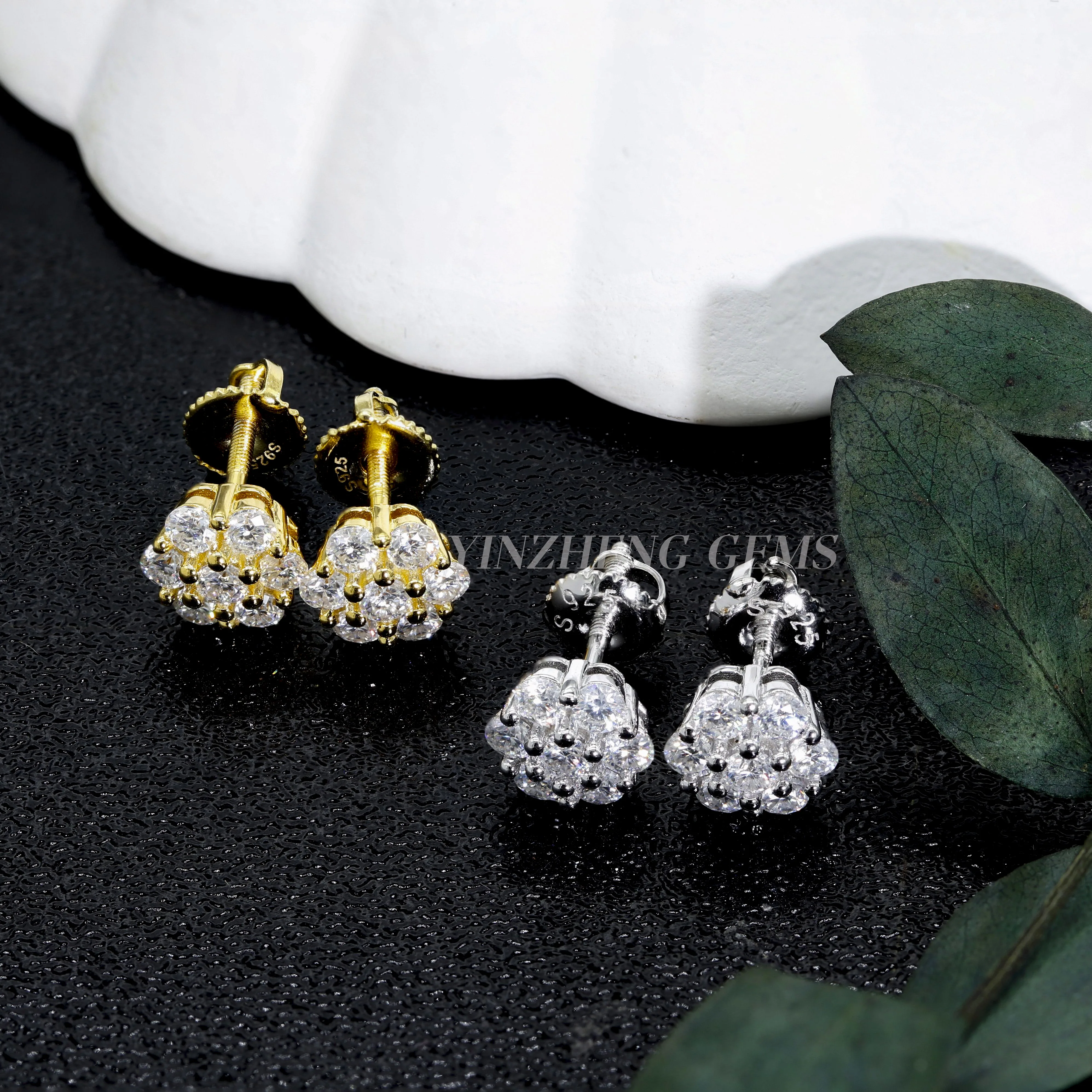 

Yinzheng 100% Moissanite D colour S925 Sliver plating 18K Earrings Shiny Full Diamond Plum Blossom Exquisite Sweet Girl Earrings