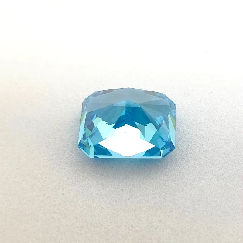 Kubischer Zirkonia, rechteckige Form, Crushed-Ice-Schliff, Aquamarin-Farbe, 4K-Schliff, 5A-Qualität, synthetischer Edelstein. – Detail 2