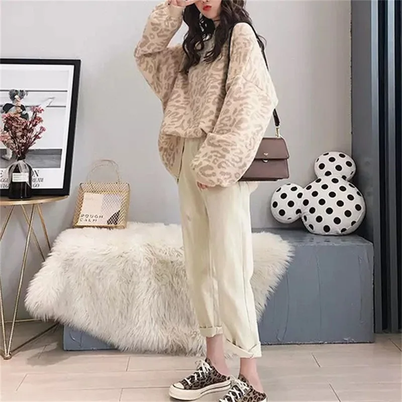 Leopard Print Sweater Women's Round Neck Autumn and Wnter Loose Long Sleeved Knitted Sweater