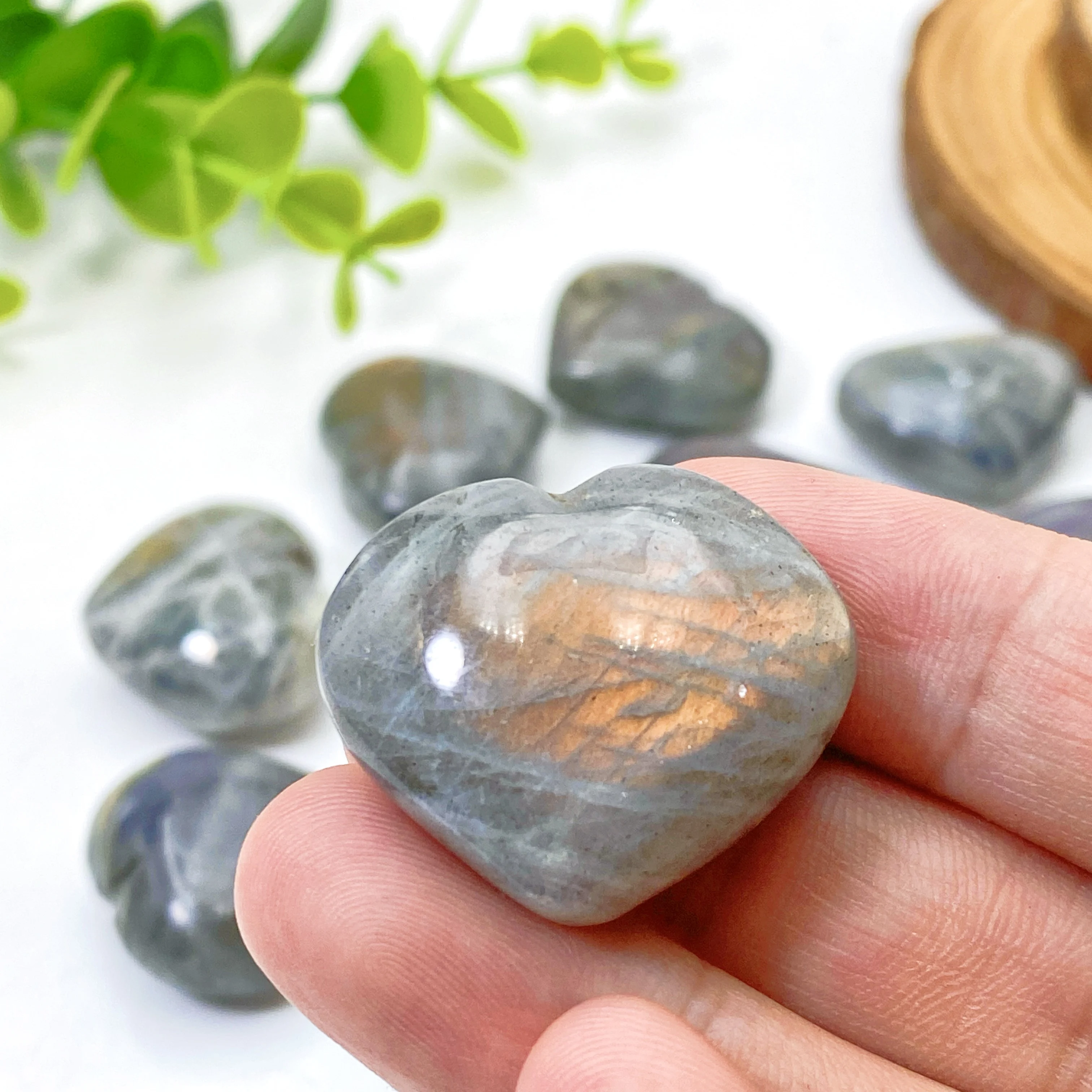 Random 1PC/5PCS High Quality Labradolite MINI Heart Decoration Natural Crystal Raw Stone, Birthday Gift, Scene Decoration.