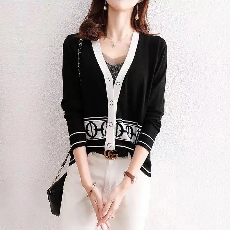 Knitted Cardigan Color Blocked Embroidery Spring Autumn V-neck Thin Korean Fashion Popular Item Women\'s Outerwear Meat Covering