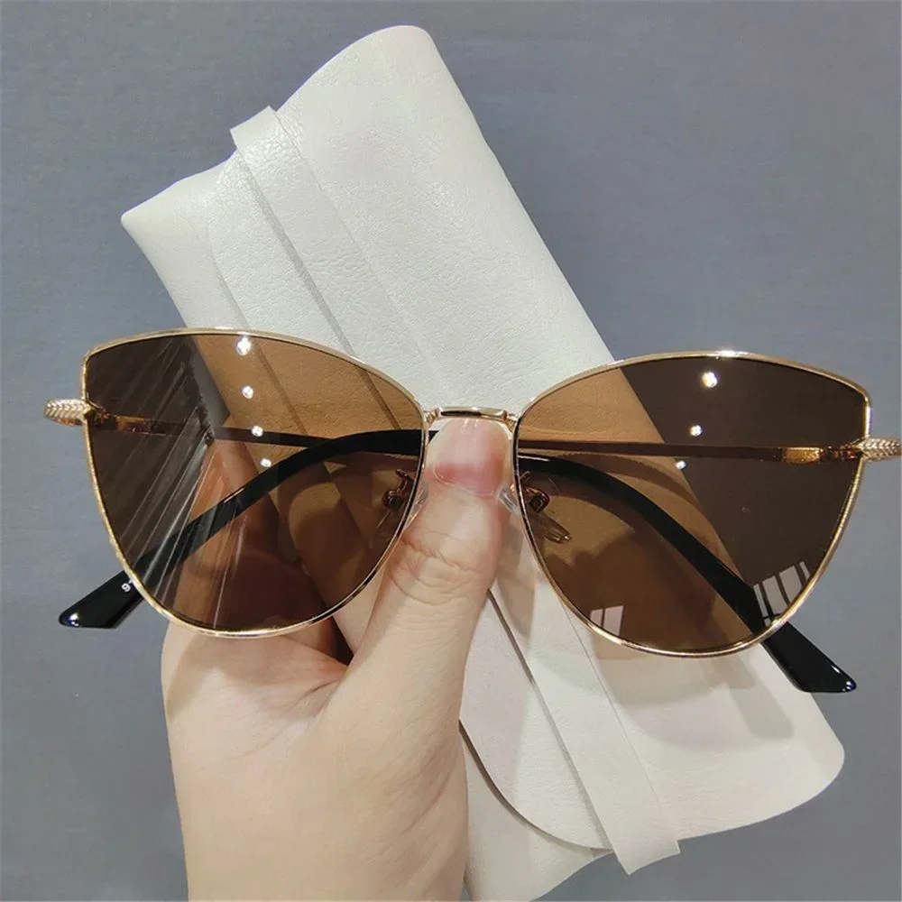 

New Retro Metal Frame Cat Eye Sunglasses Womean Style European and American Fashion Street Photo Decorative Sun glasses UV400