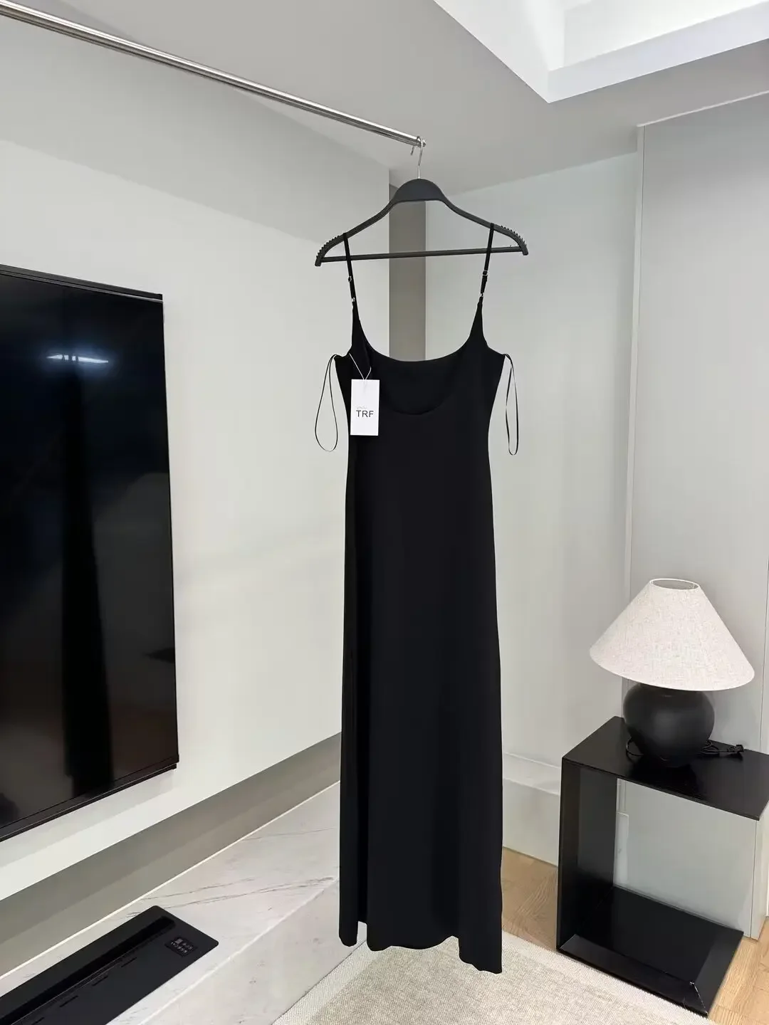 Vestido feminino versão slim, com alças de ombro finas, suspensão longa, sem mangas, brincalhão, retrô, nova moda, 2024