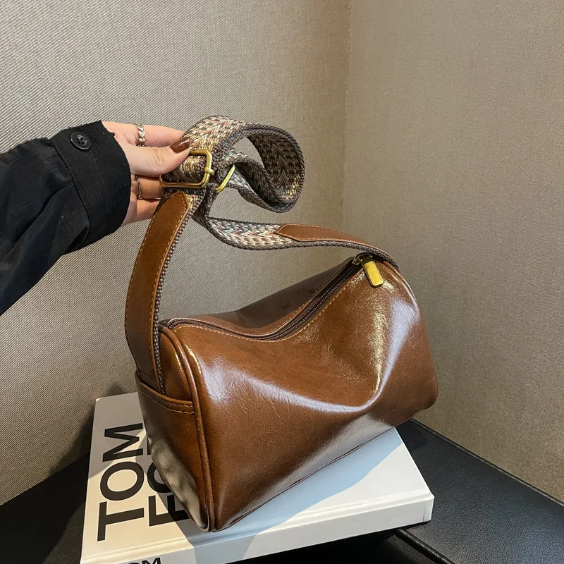 

Minimalist Solid Color Shoulder Bag, Vintage Crossbody Purse, Women's Casual Round Tote, Day to Night Sling Bag, Textured Top