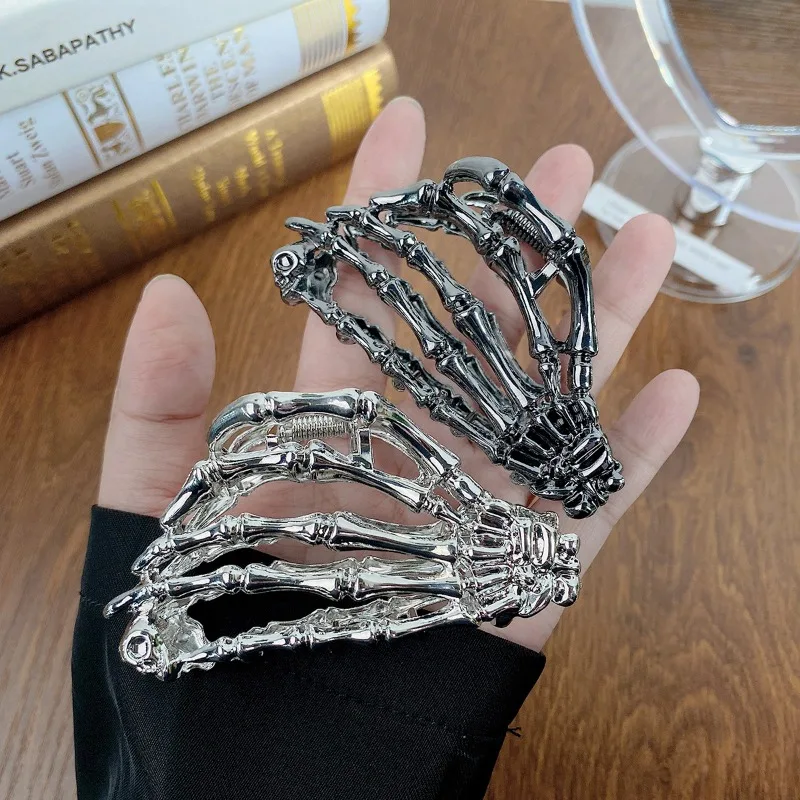 

1pcs Gothic Skeleton Hand Hair Claw Women Adorable Edgy Trendy Punk Accessory Stylish Bold Girls Headwear Daily Casual Outfits