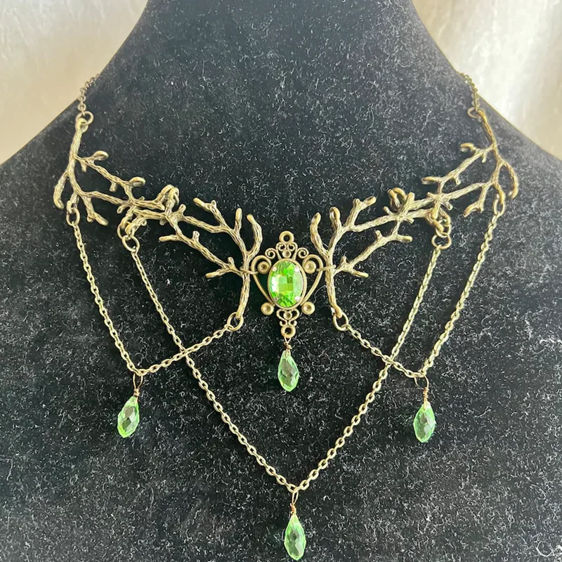 Retro Forest-Style Antler-Shaped Women's Pendant Necklace with Artificial Gemstones, Suitable for Party and Gathering Occasions.