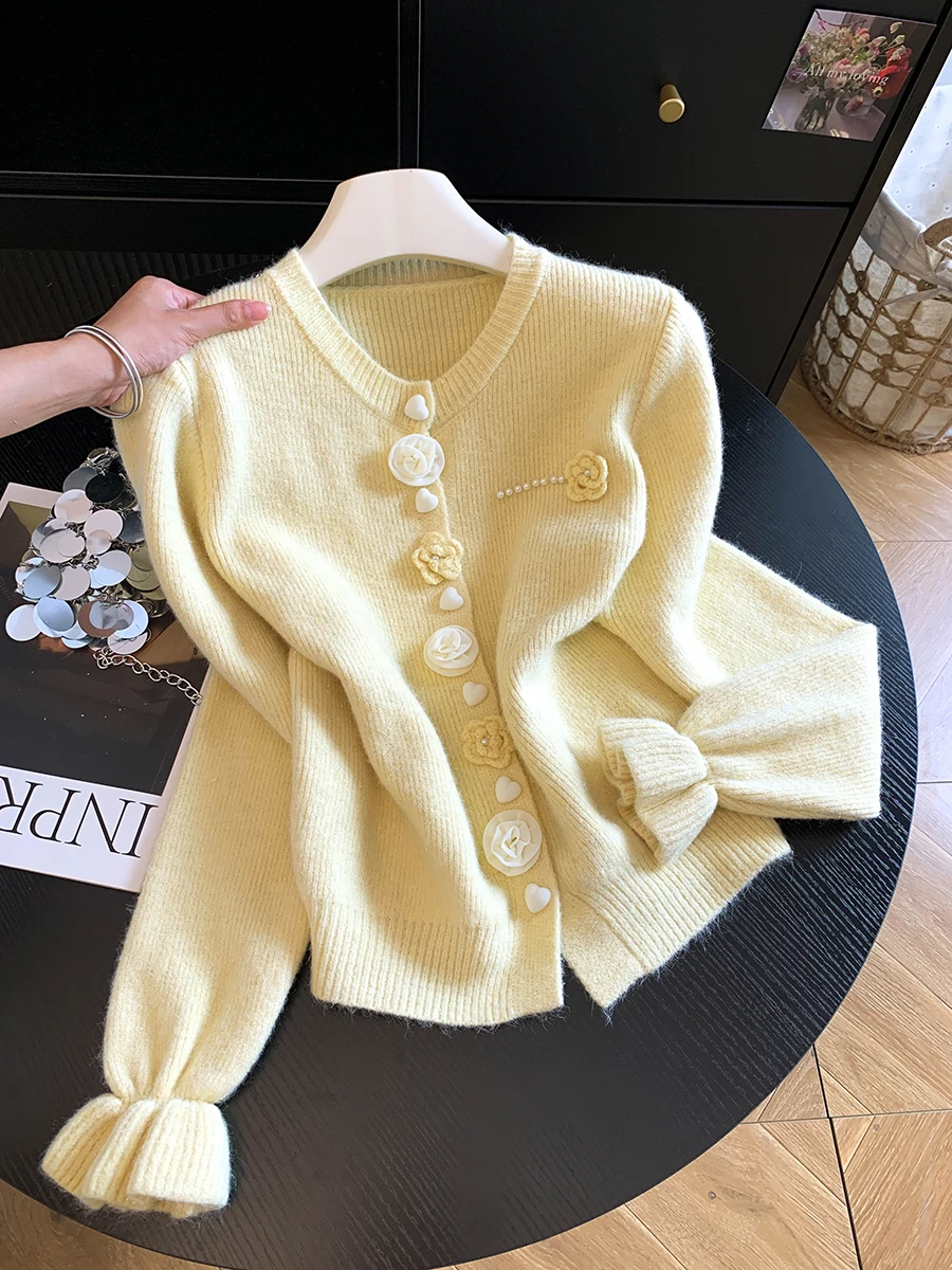 ALPHALMODA Korean Style, Good-looking Flower Button, Age-reducing, Knitted Cardigan, High-end, Lady Sweater, Jacket for Women