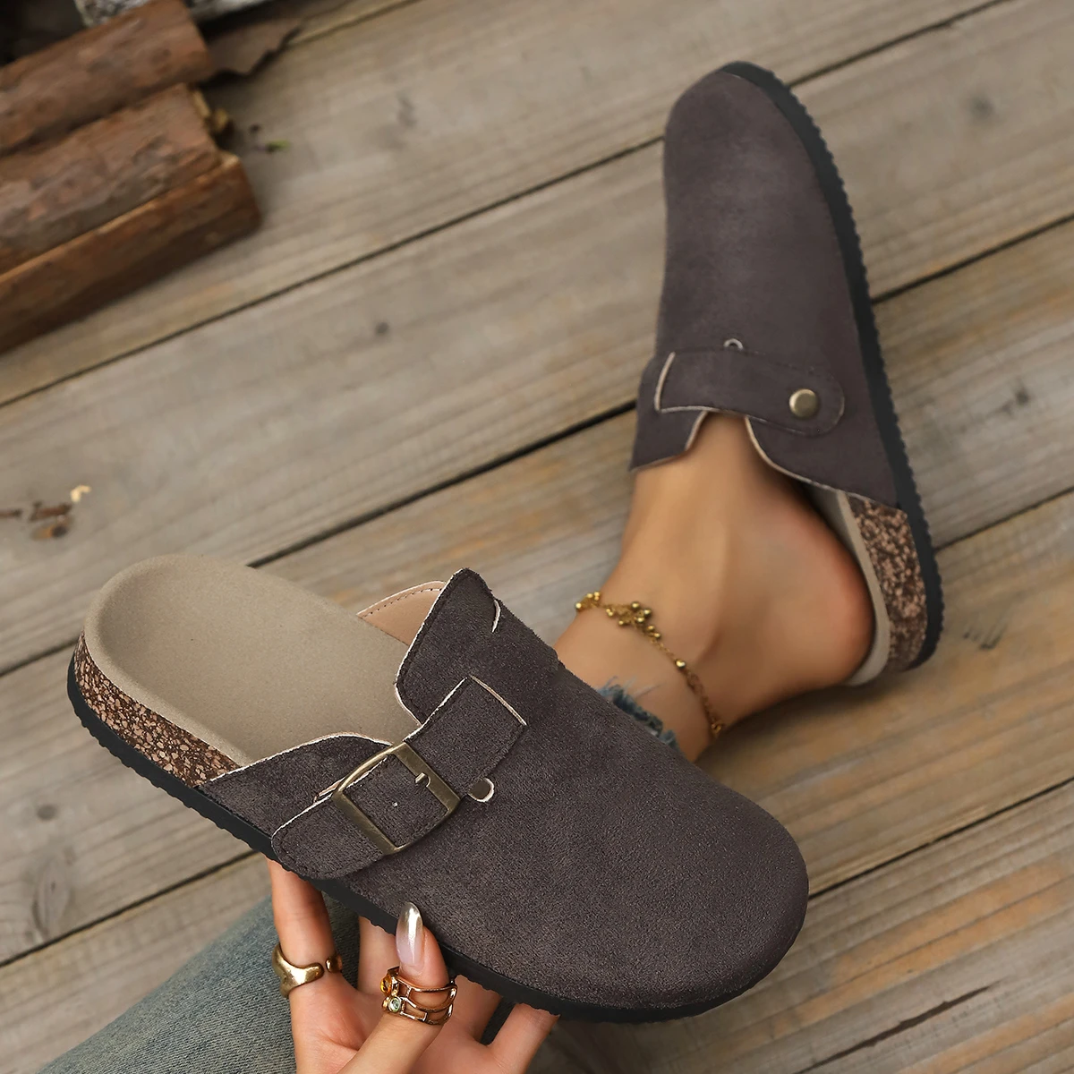 شباشب نسائية خفيفة الوزن غير قابلة للانزلاق أحذية البغال المسطحة غير الرسمية للنساء 2025 موضة جديدة شباشب مريحة للخروج شرائح النساء #2