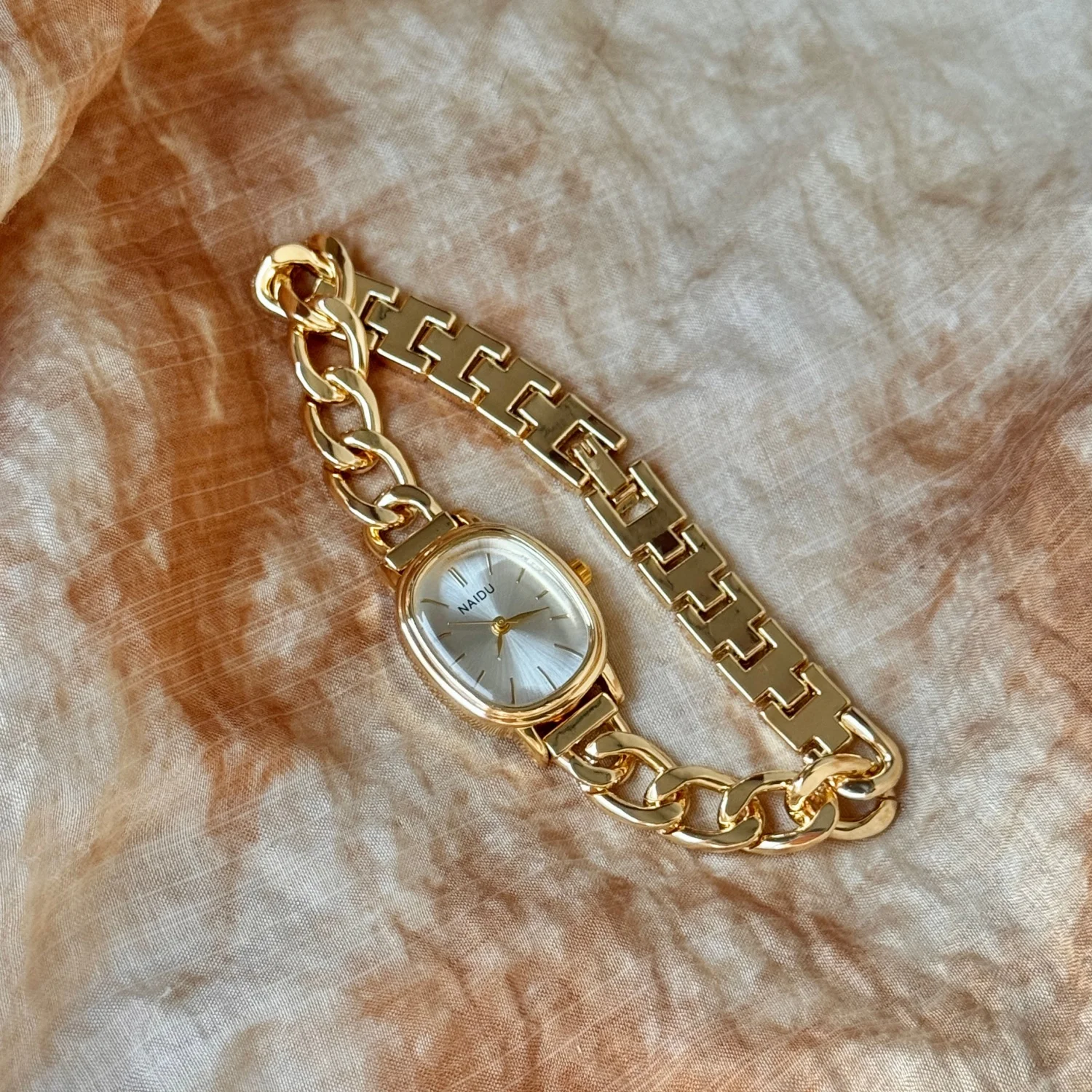 

New Ladies Watches Vintage Luxury High Quality Oval Dial Watch Gift Women Fashion Golden Collection Bracelet Quartz Wristwatch