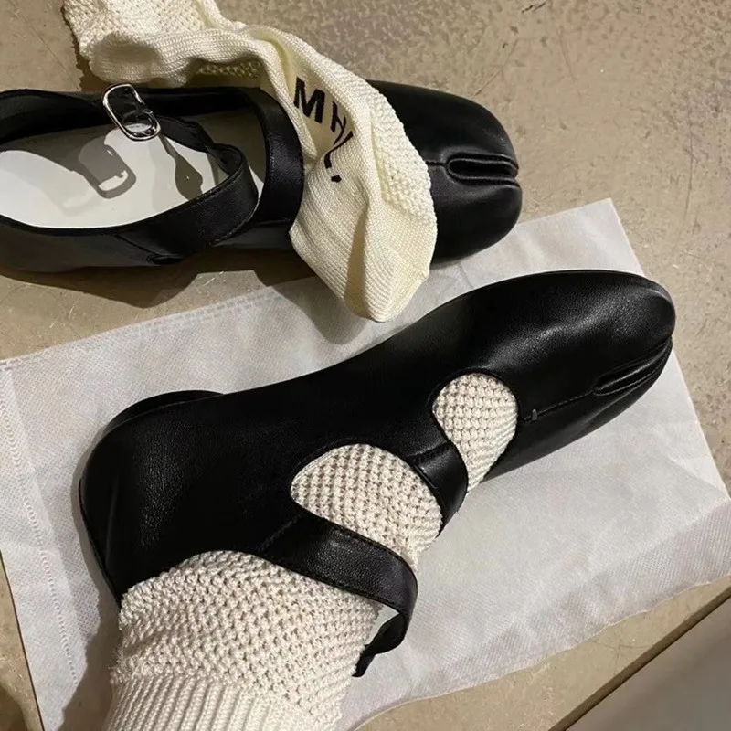 Markowe buty damskie 2023 w stylu Vintage, wiosenna moda Slipt Toe kobiety płaskie z butami okrągłe pasek z klamrą czerwona skóra mieszkania