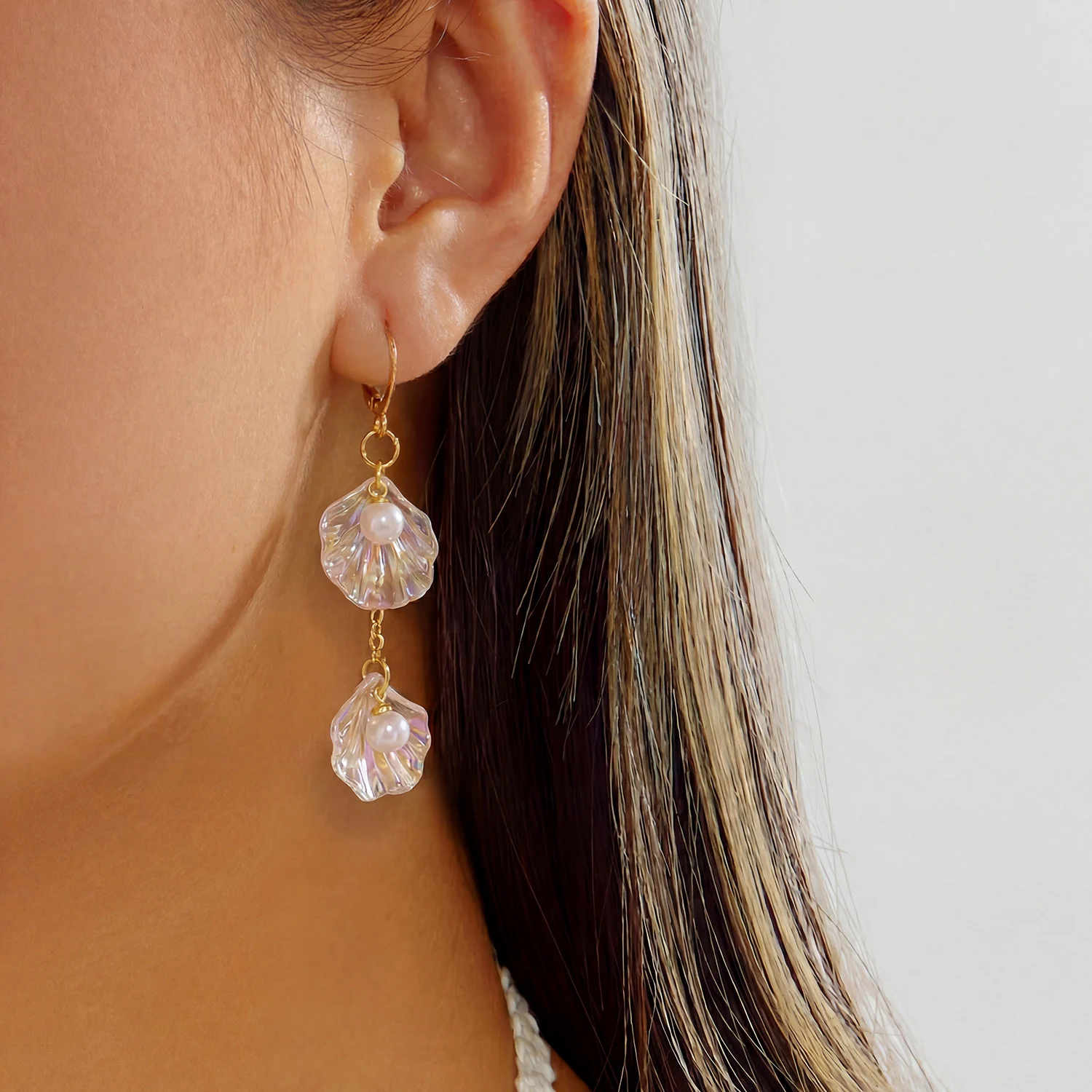 

Design Sense Transparent Shell Drop Earrings for Women Exquisite Imitation Pearl Long Tassel Earrings Summer Beach Party Jewelry