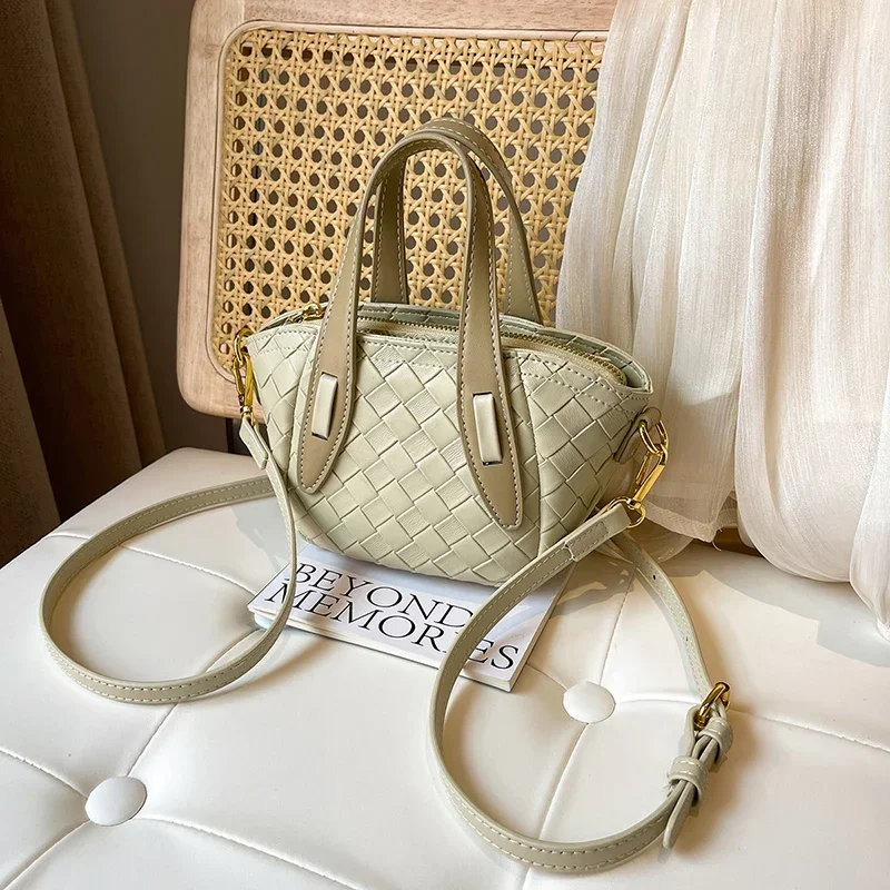 

High-End Minimalist Unique Tote Bag for Stylish Women with Classic Paris Fashion and Letter Detail