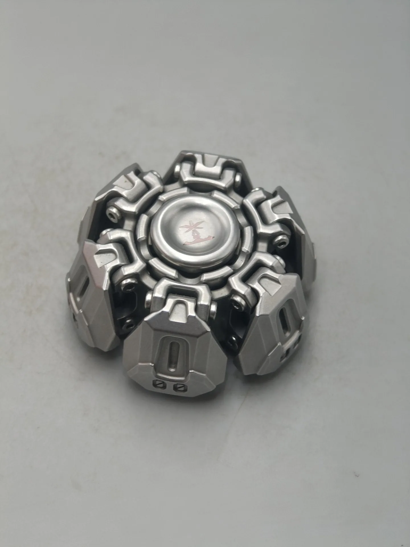 Used EDC Tmax Ancient Iron, Stainless Steel Material, Fingertip Gyro, Armor Opening Linkage Gyro Edc Metal Decompression Toy